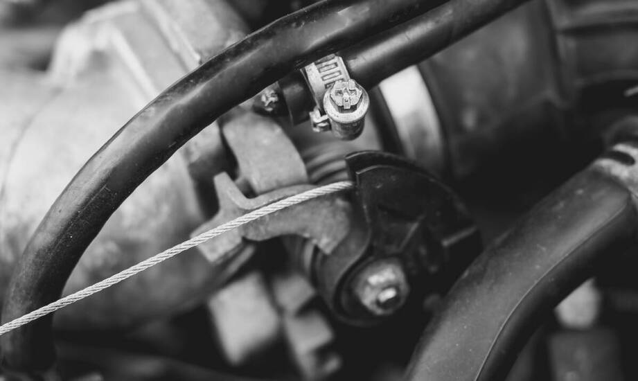 Objawy uszkodzenia pompy wspomagania – jak zapewnić sprawne auto-wspomaganie