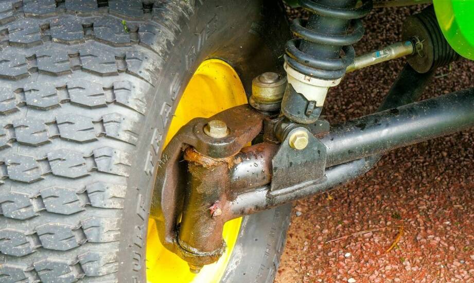 Awaria pompy wspomagania – skutki, możliwe naprawy i koszty usunięcia usterek