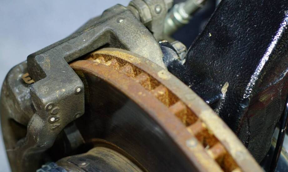 Najczęstsze błędy prowadzące do awarii układu wspomagania kierownicy