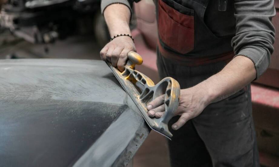 Blacharstwo i naprawy samochodowe – co warto wiedzieć przed wizytą w warsztacie