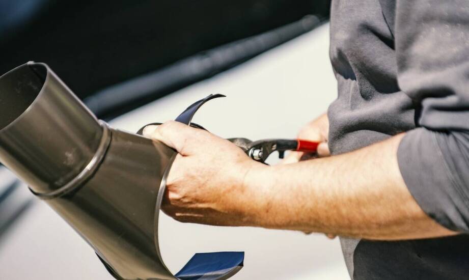 Jak przebiega naprawa blacharska auta i kiedy warto ją rozważyć