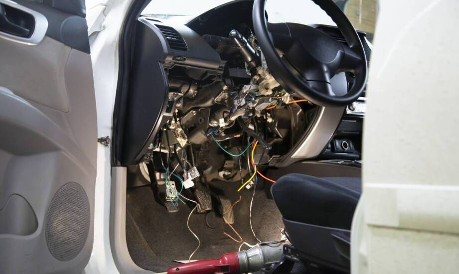 Problemy z elektryką w samochodzie – przyczyny, objawy i możliwe rozwiązania