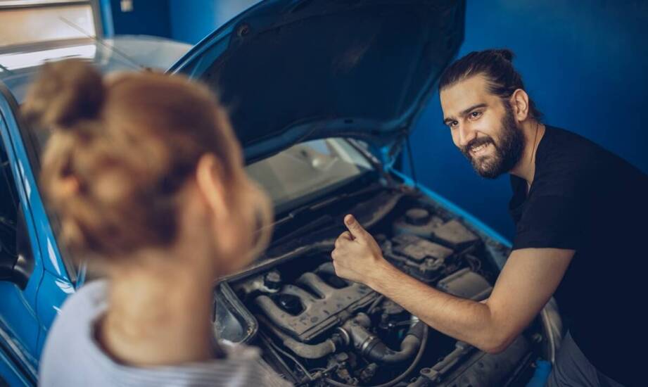 Jak rozpoznać dobrego mechanika samochodowego i na co zwrócić uwagę