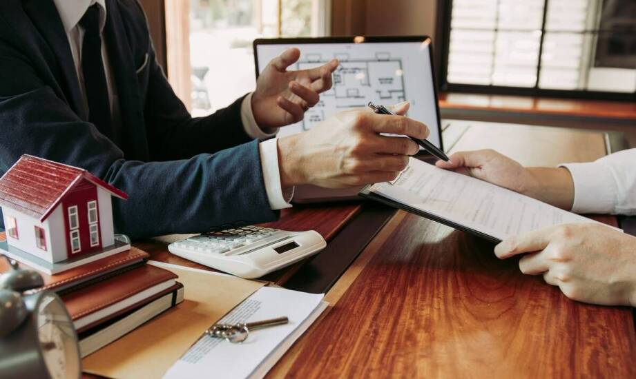 Jak działa agent ubezpieczeniowy i jakie korzyści płyną ze współpracy?