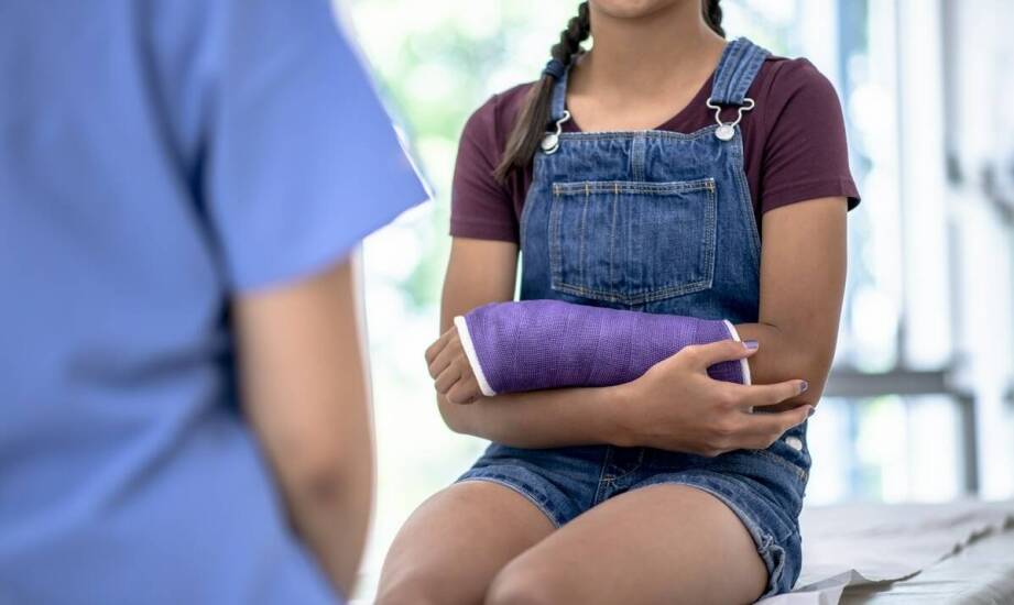 NNW szkolne – czym jest, jakie daje możliwości i kiedy zapewnia ochronę