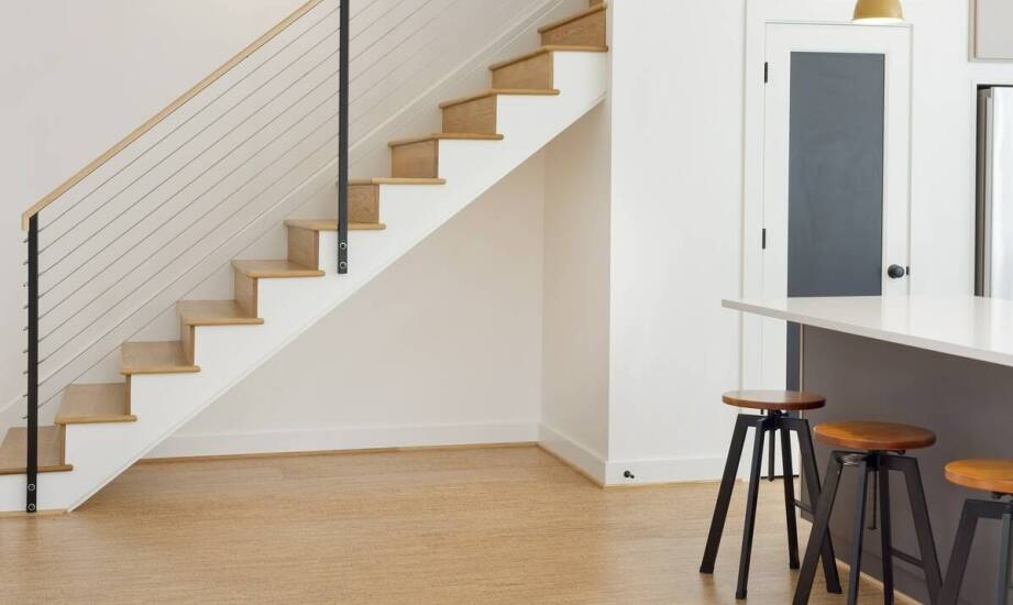 Energooszczędne schody strychowe – funkcje, budowa i najważniejsze zalety