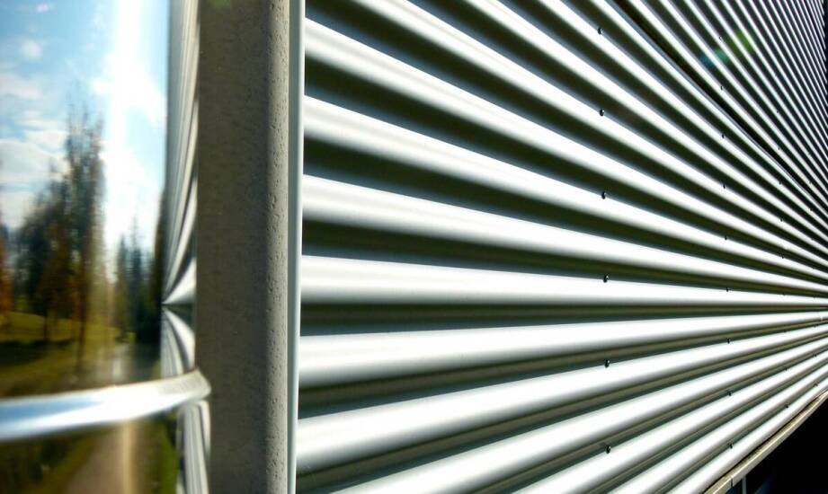 Rolety zewnętrzne do okien dachowych Velux – skuteczna ochrona i komfort