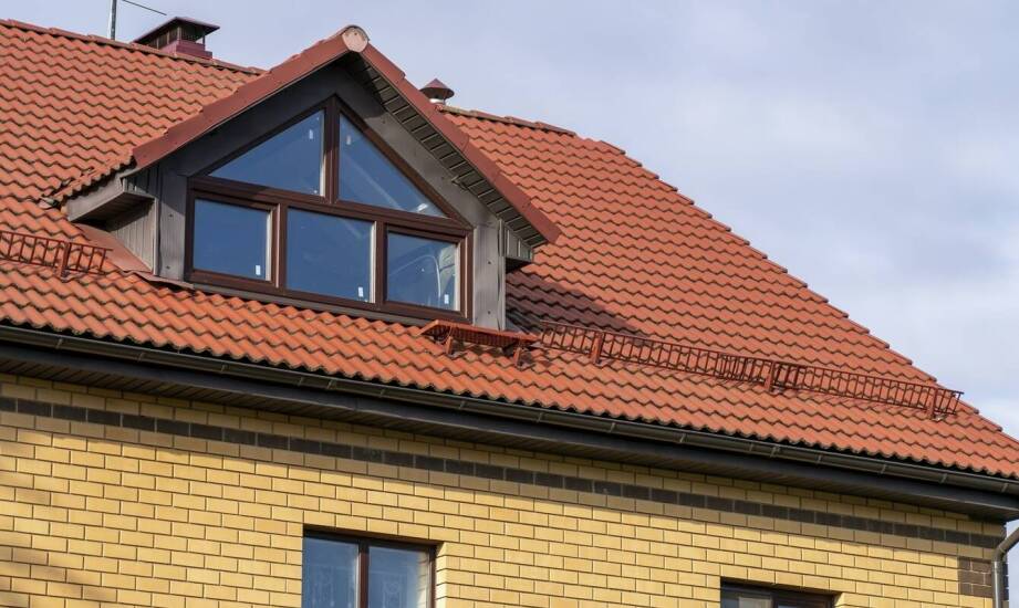 Okna na dach płaski Velux – więcej światła i nowoczesny wygląd wnętrza