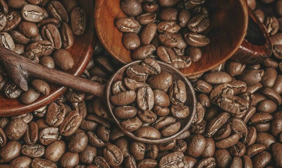 Kawa włoska ziarnista – jak rozpoznać autentyczny smak i aromat?