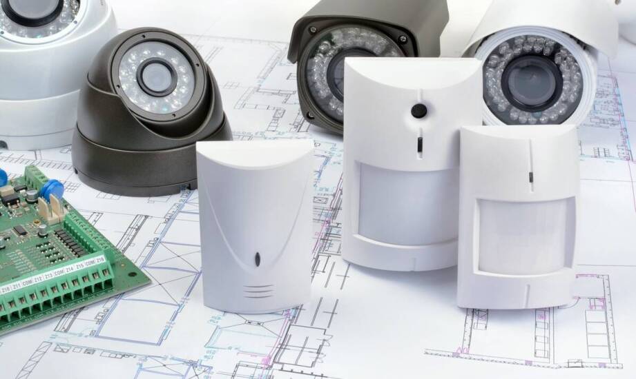 Jak wygląda instalacja systemu alarmowego i jakie rozwiązania są dostępne