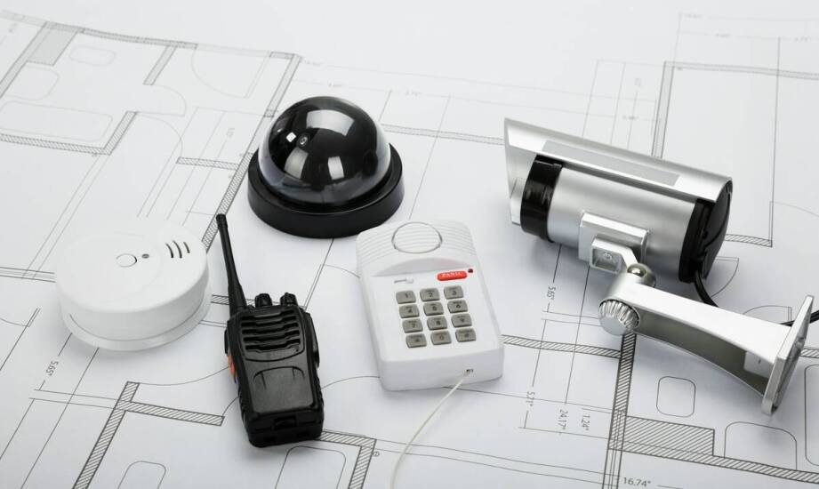 Jak działają systemy alarmowe i jakie technologie wspierają ochronę mienia