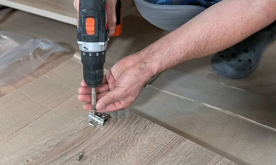 Systemy mocowania paneli podłogowych - co warto o nich wiedzieć?