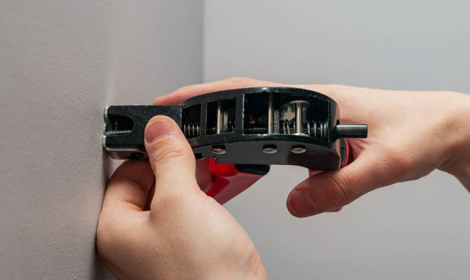 Klamry montażowe do paneli – jak działają i na co zwrócić uwagę?