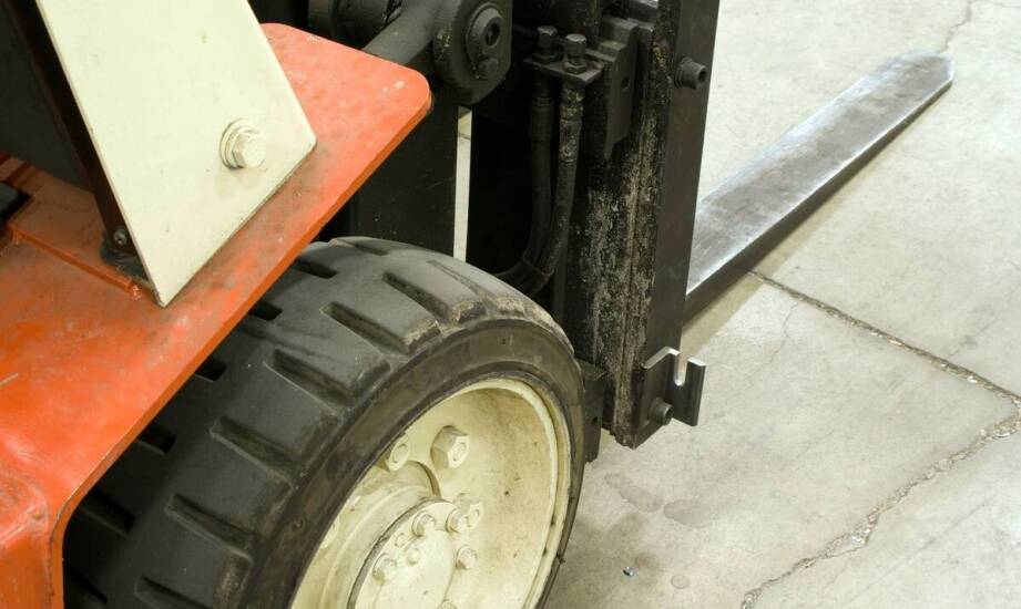 Kołki szybkiego montażu paneli – zastosowanie, zalety i sposób działania