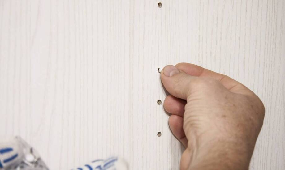 Kołki szybkiego montażu – kiedy warto po nie sięgnąć i jak działają?