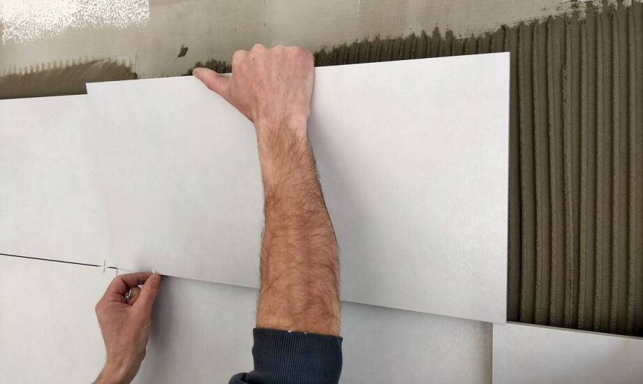 Sposoby na sprawną instalację paneli ściennych bez użycia specjalistycznych narzędzi