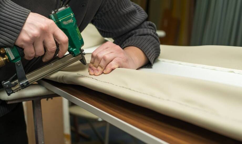 Montaż paneli tapicerowanych – sprawdzone sposoby i praktyczne wskazówki