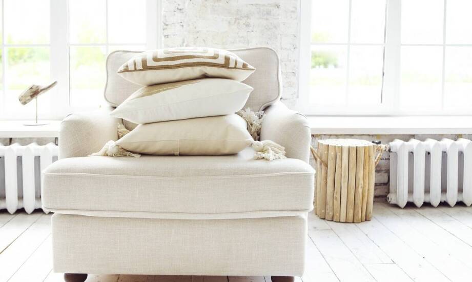 Meble tapicerowane – jak pielęgnować, by cieszyć się trwałością i wygodą