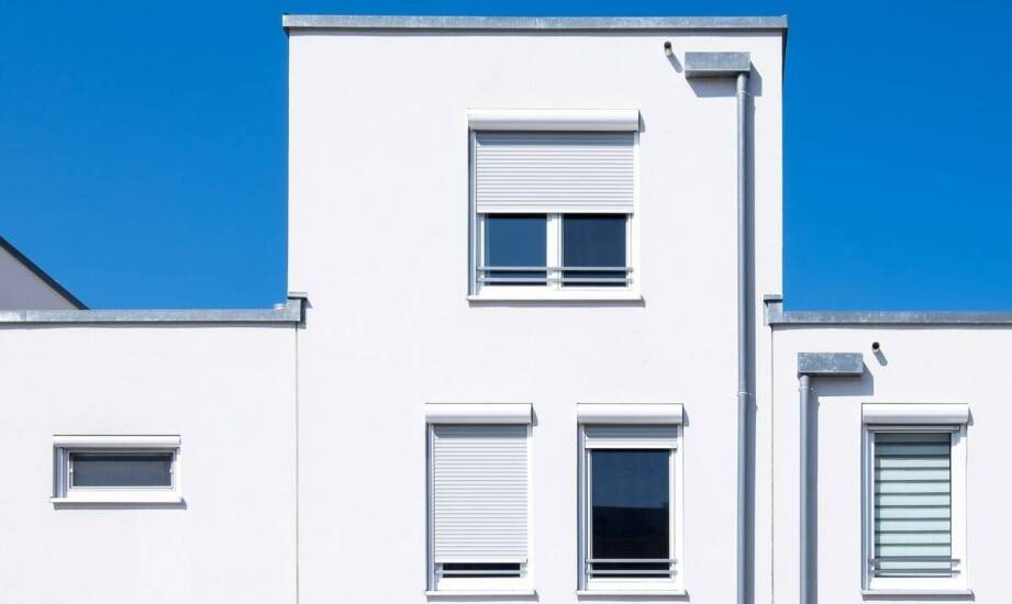 Nowoczesne rozwiązania okienne – komfort, oszczędność i estetyka w domu