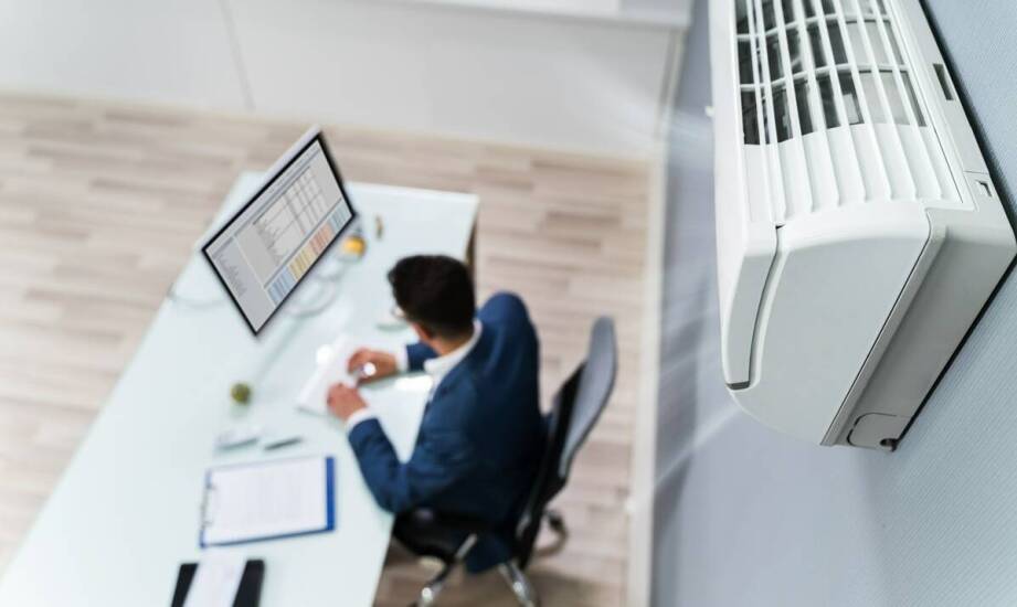 Klimatyzacja w przestrzeni biurowej – zalety i kluczowe aspekty montażu