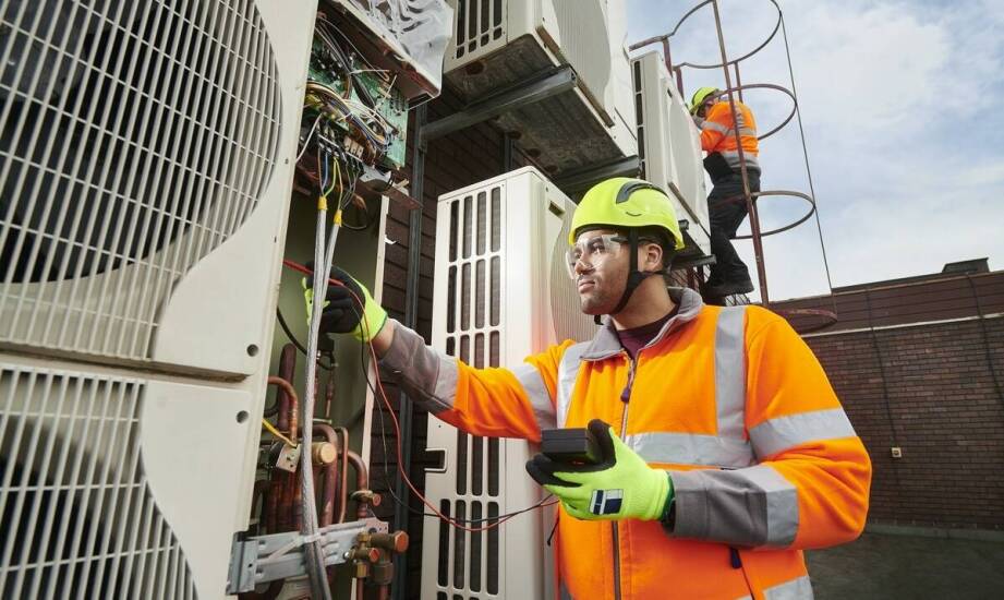 Czyszczenie i naprawa klimatyzacji – jak zadbać o wydajność urządzenia