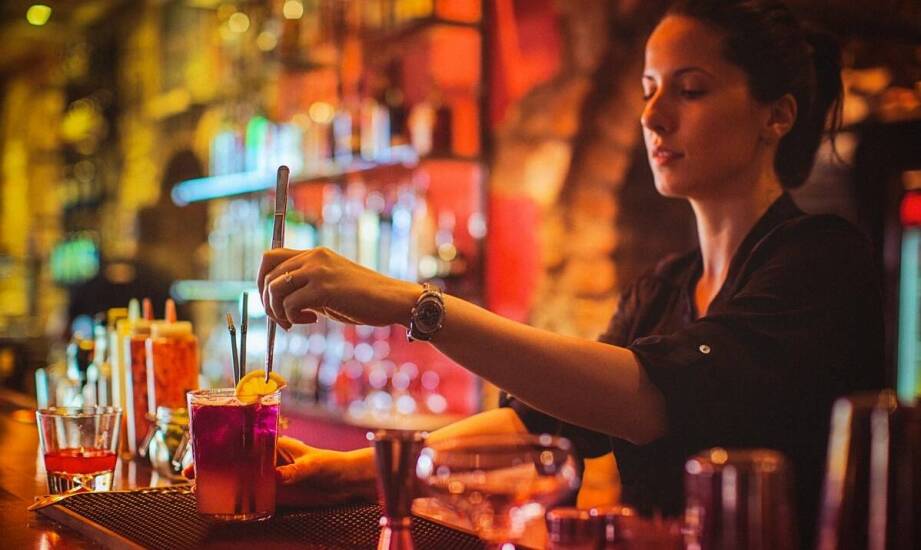 Jak wyglądają usługi barmańskie i co warto o nich wiedzieć?