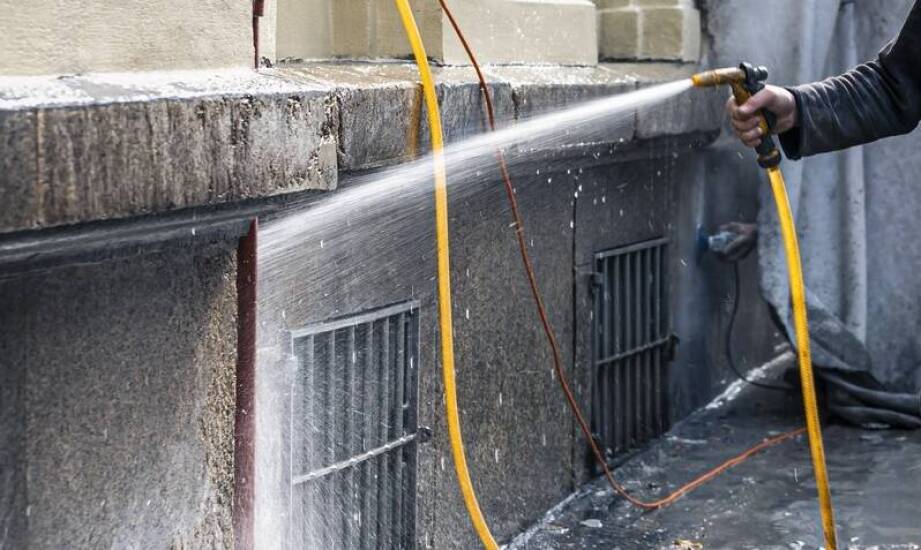 Osuszanie budynków – najczęstsze przyczyny zawilgocenia i sposoby walki z wilgocią