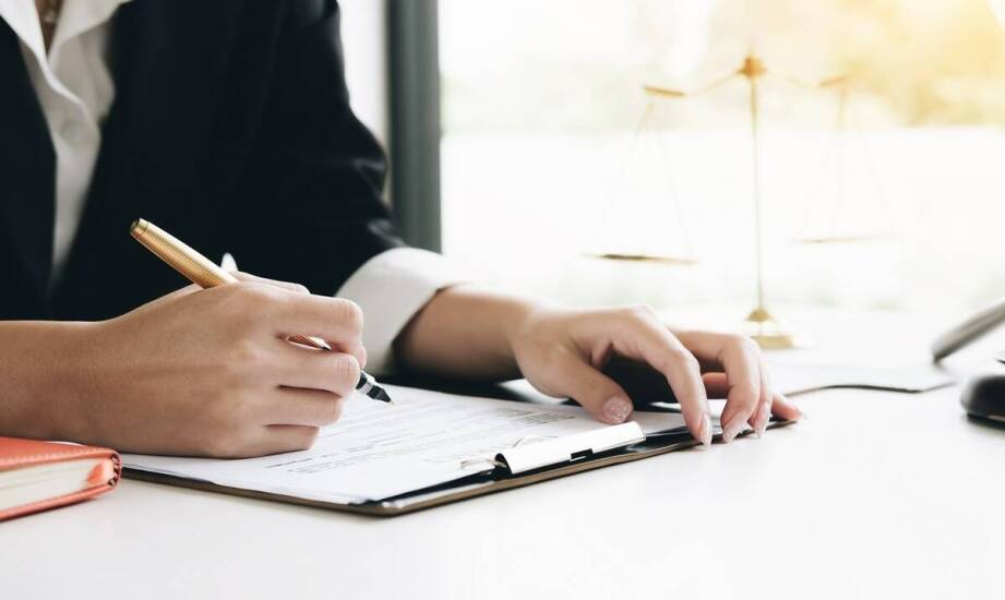 Jak radca prawny wspiera biznes w rozwiązywaniu codziennych wyzwań prawnych