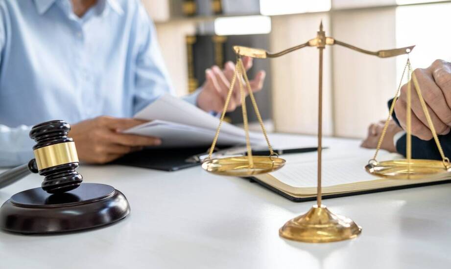 Jak wybrać odpowiednie wsparcie prawne dla firmy i uniknąć problemów prawnych