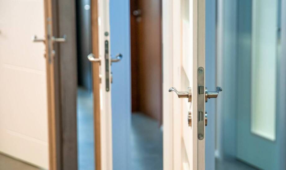 Jak powstają solidne drzwi – etapy produkcji i najważniejsze materiały