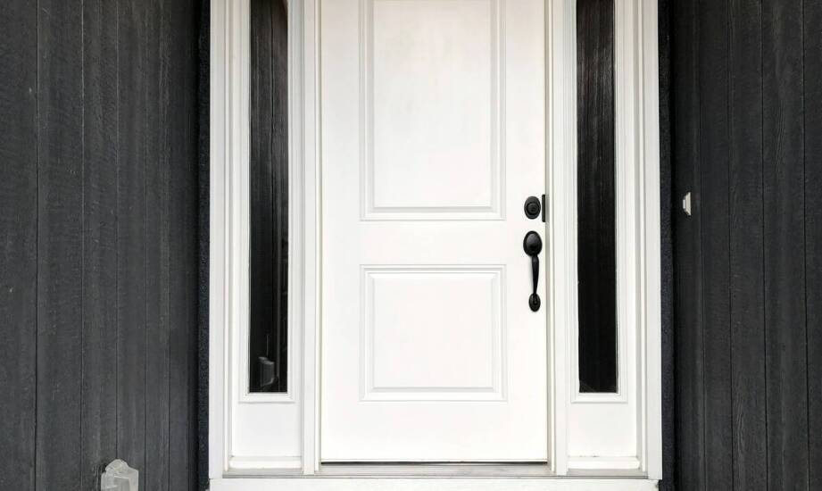 Czym charakteryzują się solidne drzwi wejściowe od sprawdzonych producentów