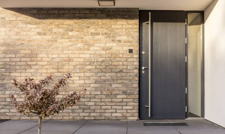 Drzwi zewnętrzne mieszkaniowe – na co zwrócić uwagę przed zakupem