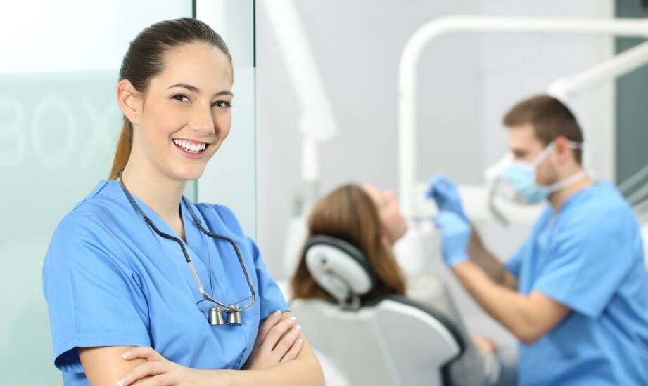 Jak przebiega pierwsza wizyta u stomatologa i czego się spodziewać