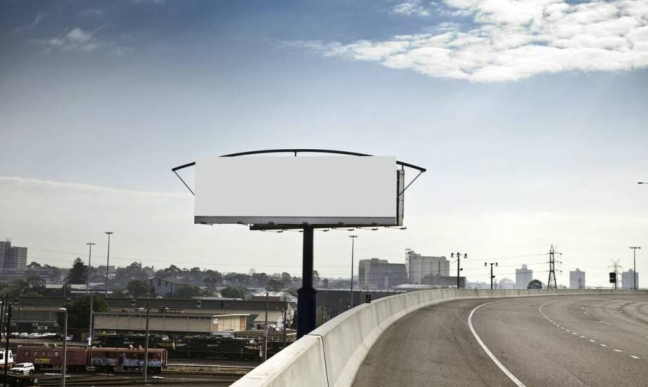 Tablice i szyldy reklamowe – jak wpływają na rozpoznawalność marki?