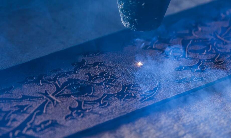Jak działa grawerowanie laserowe i gdzie znajduje zastosowanie?