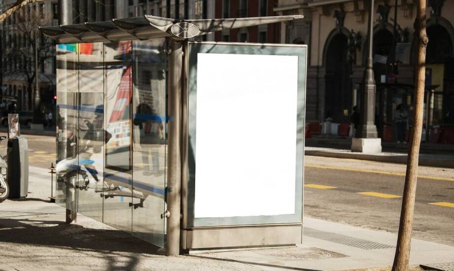 Ekspozytory z pleksi – klucz do efektownej prezentacji produktów w sklepie