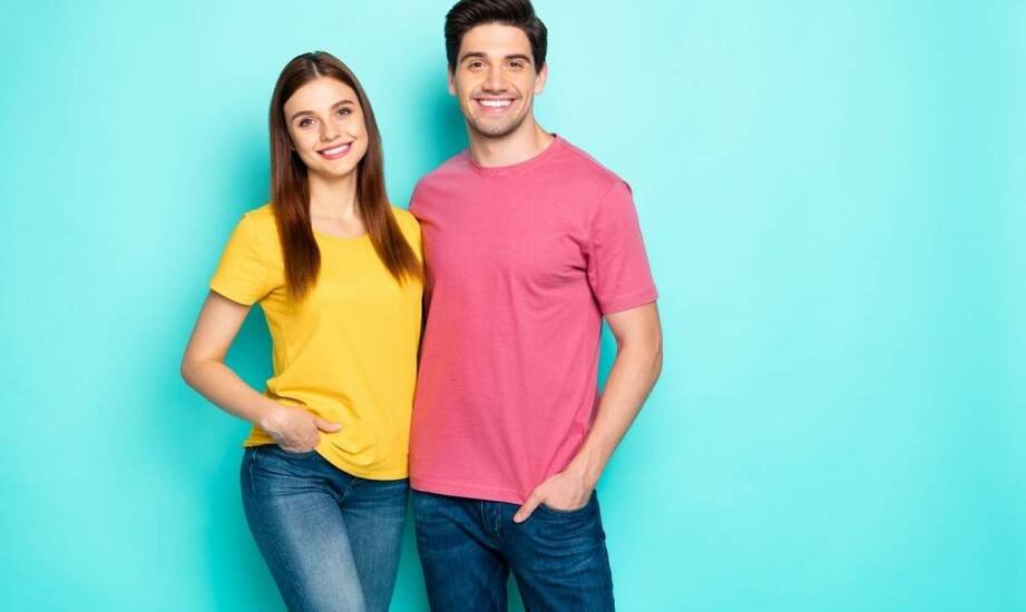 Koszulki dla par w zestawie – inspiracje, motywy i modne rozwiązania