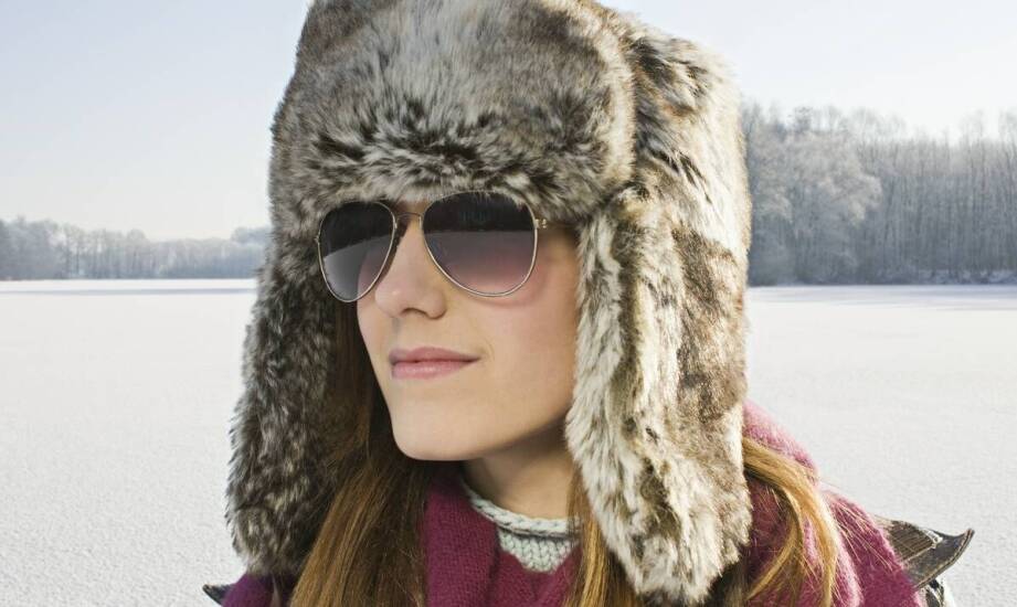 Czapka krasnal – jak wybrać modny fason i z czym ją stylizować?