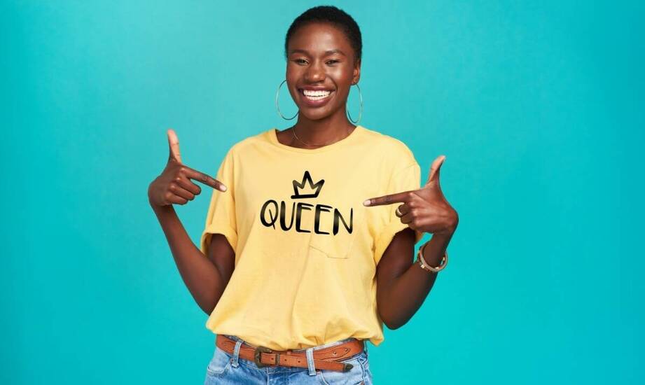 Bluzy King i Queen – modne propozycje oraz inspiracje na wspólne stylizacje