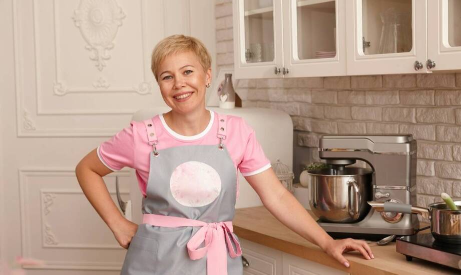 Fartuch jako funkcjonalny i stylowy prezent – pomysły i zastosowania