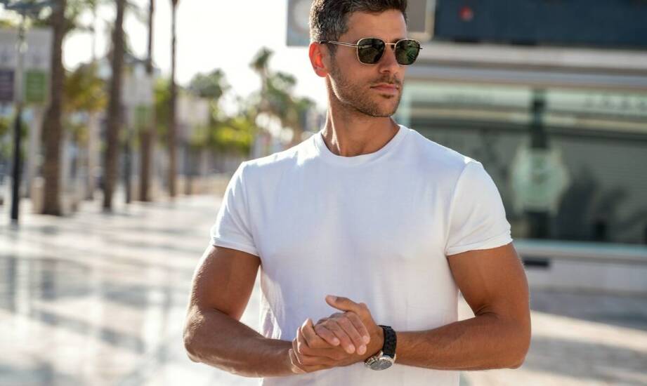 Męskie koszulki z nadrukiem – modne wzory, inspiracje i trendy sezonu