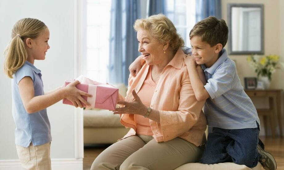 Inspiracje na prezent z okazji Dnia Babci – propozycje pełne ciepła i uroku