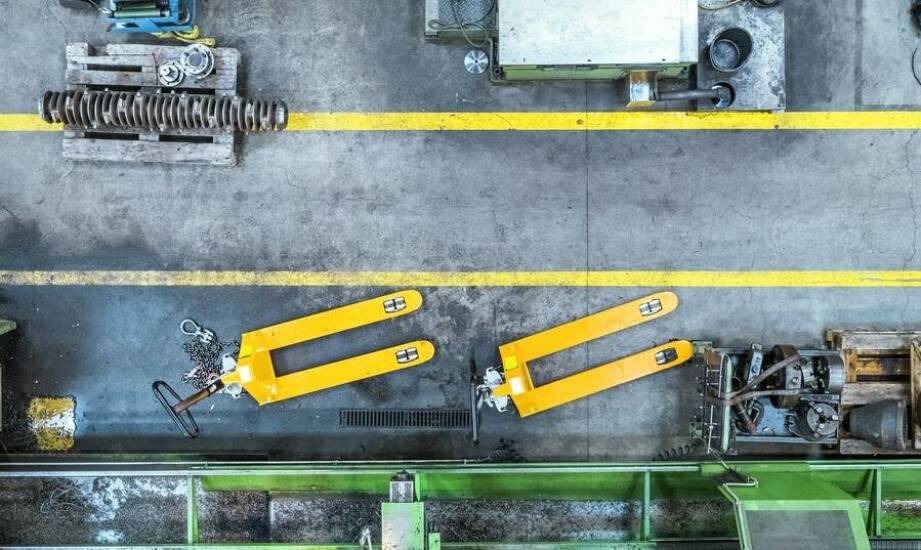 Transport maszyn przemysłowych – kluczowe etapy i najczęstsze wyzwania branży