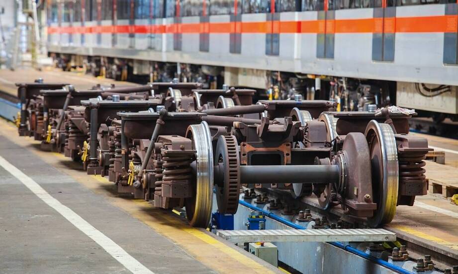 Transport maszyn przemysłowych – etapy, bezpieczeństwo i optymalne rozwiązania