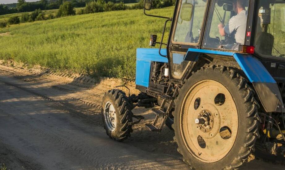 Najczęstsze błędy podczas transportu ciągników rolniczych i jak ich unikać