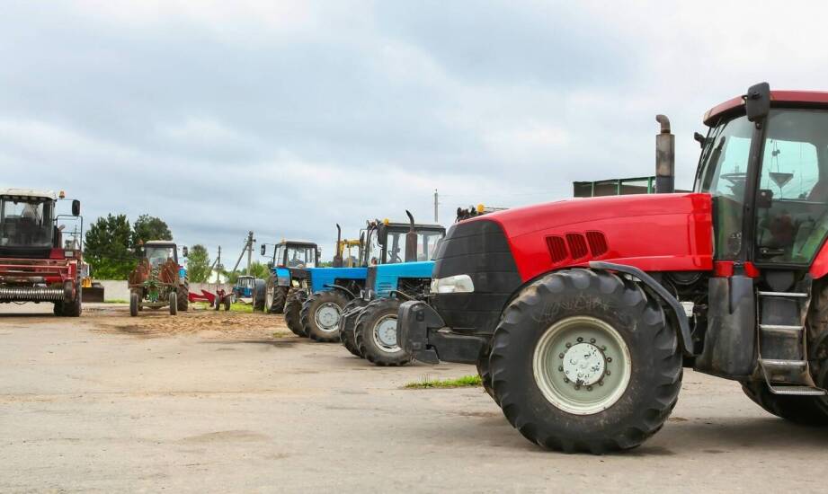 Kiedy i jak przewożone są ciągniki rolnicze – praktyczne aspekty transportu