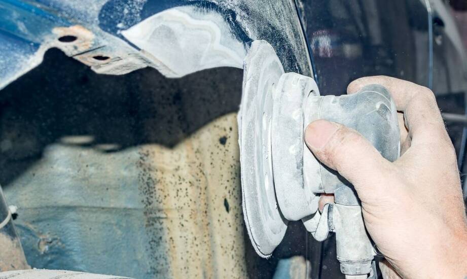 Kiedy i dlaczego należy wymienić płyn hamulcowy w samochodzie?