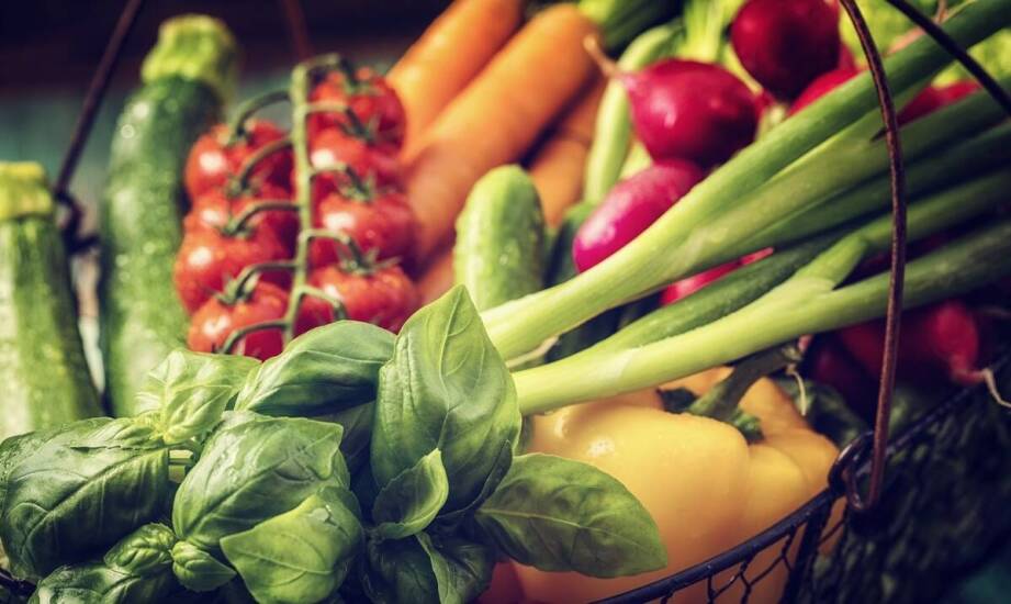 Ekologiczna żywność w codziennym menu – czym się wyróżnia i jak ją wybierać