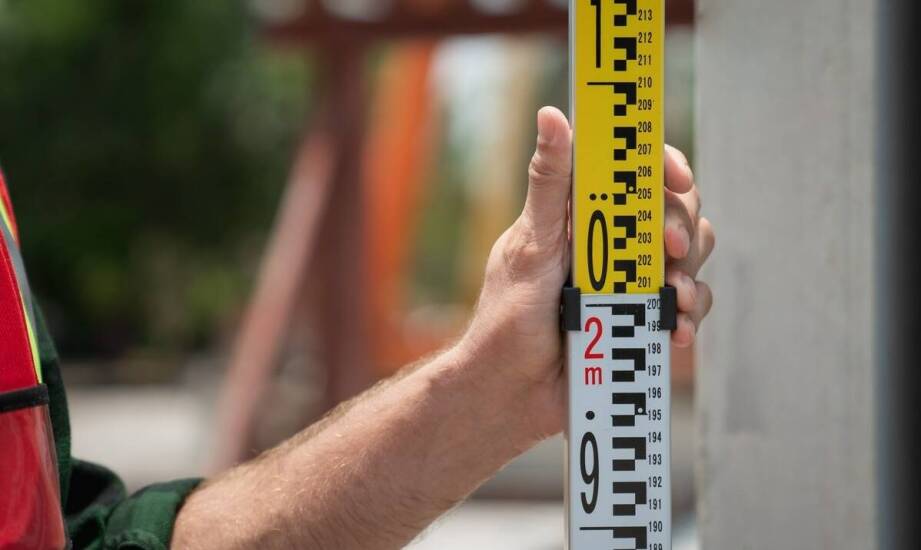 Jakie pomiary wykonują piezometry?