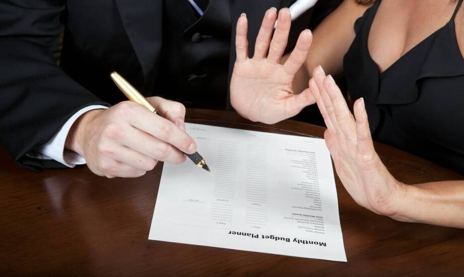 Kim są komornicy i jakie mają uprawnienia w procesie egzekucji długu